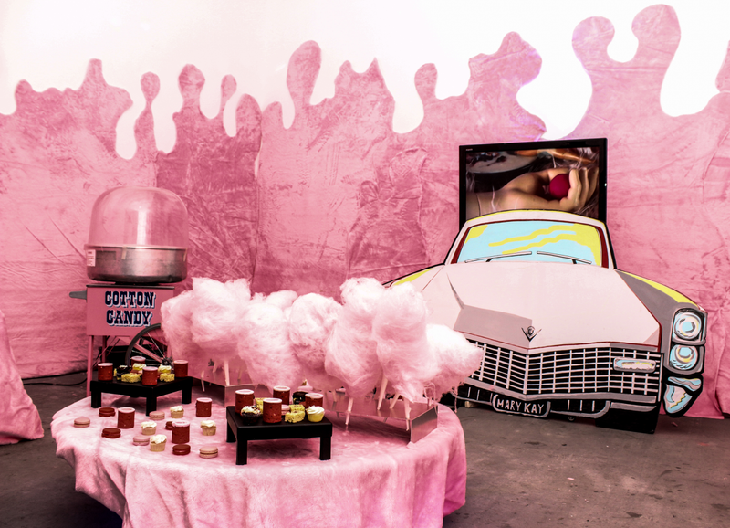 Illustration for article titled A BIZARRE HOLIDAY PARTY
